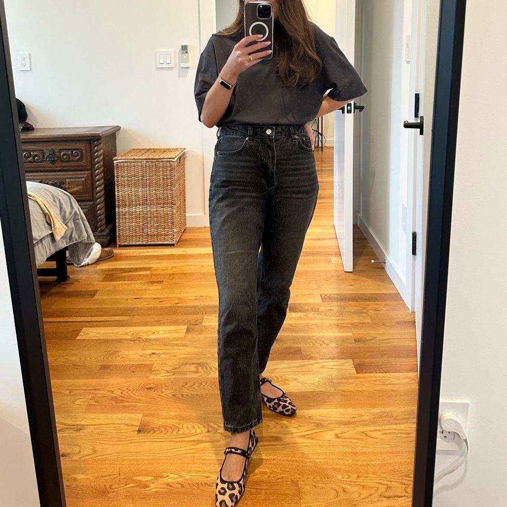 TOPSHOP Petite Black Mom Jeans (w28,l28)